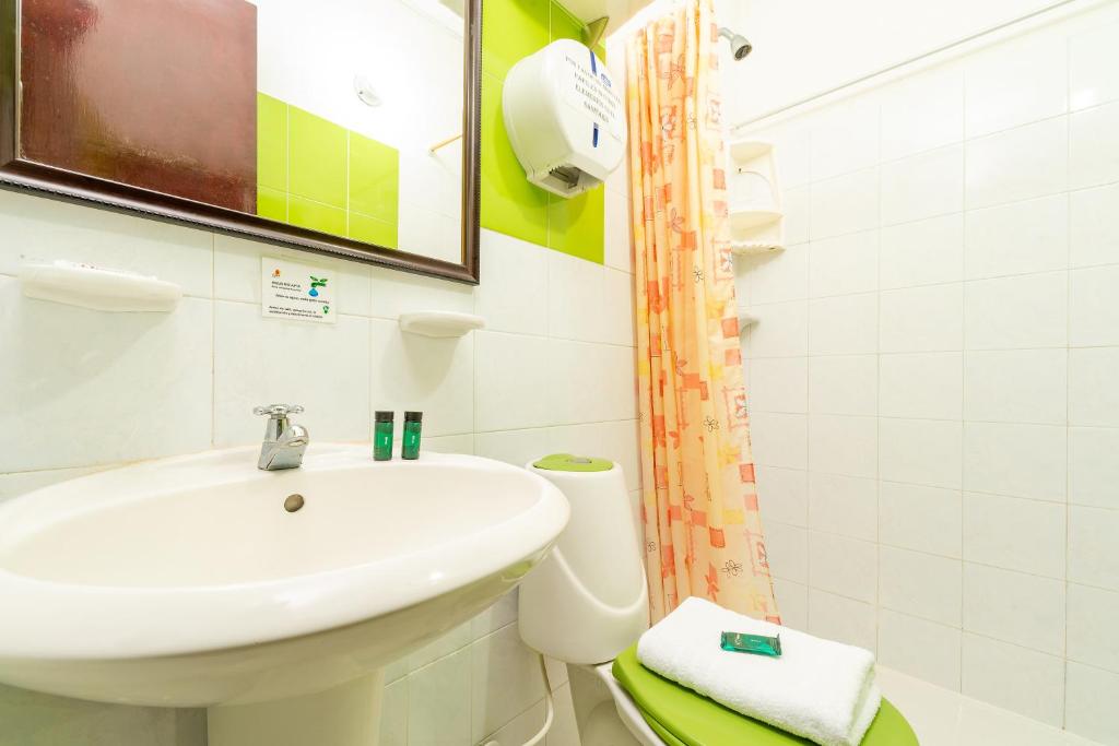 Ayenda Eclipse 1706 24