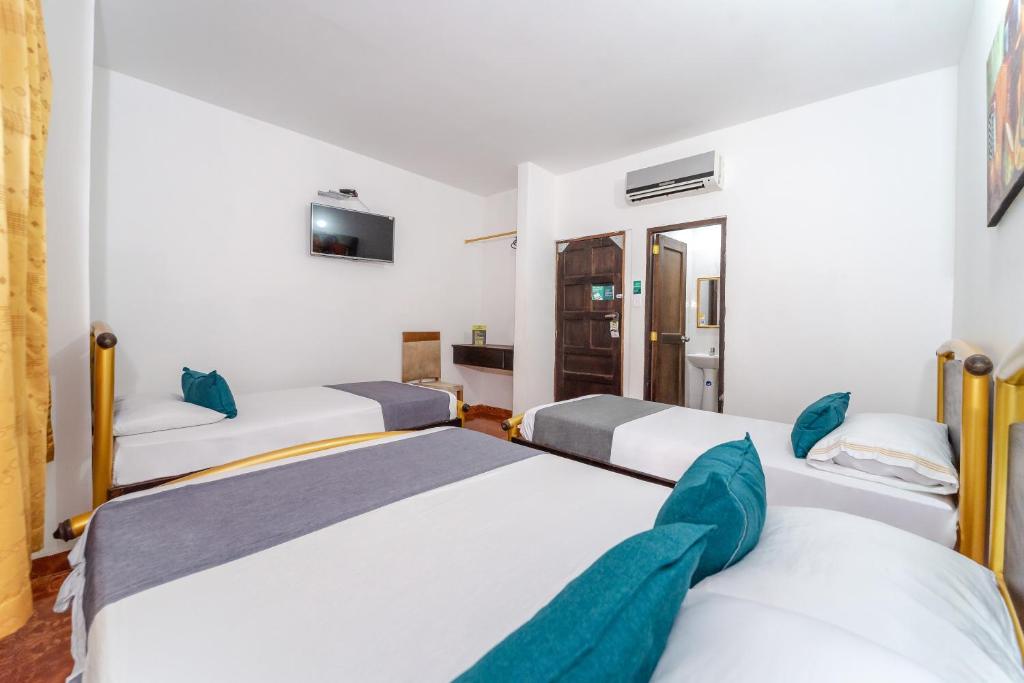 Ayenda 1305 Retro - Cuadruple - 10