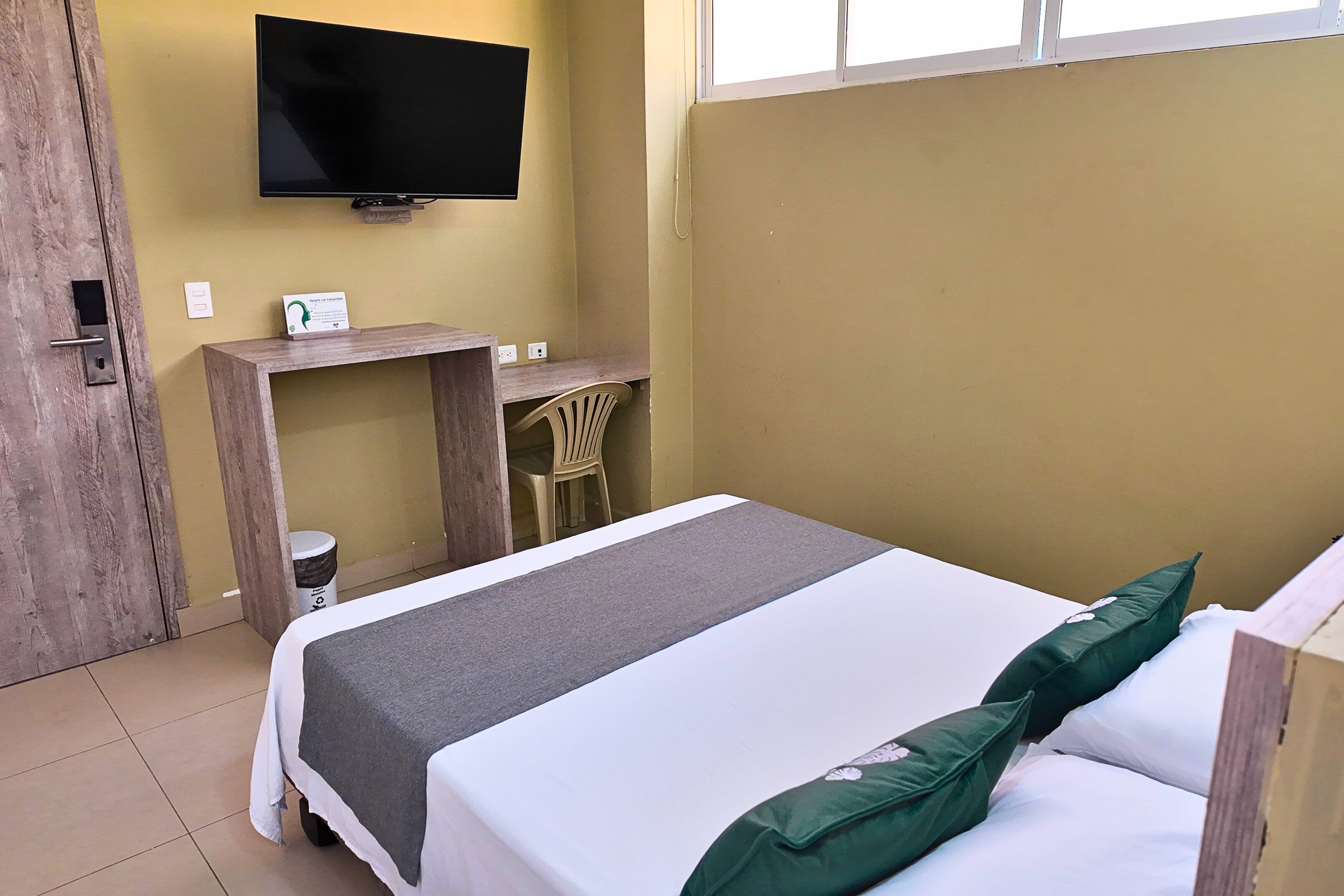 Hotel Eco Suite Cali - Doble  Economica Con Ventilador - 1