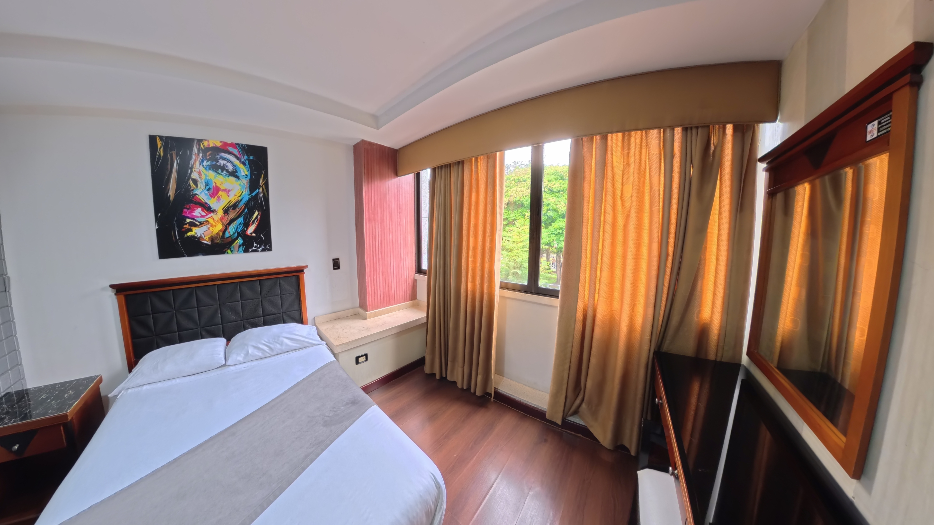 HOTEL IMPERIO REAL 15